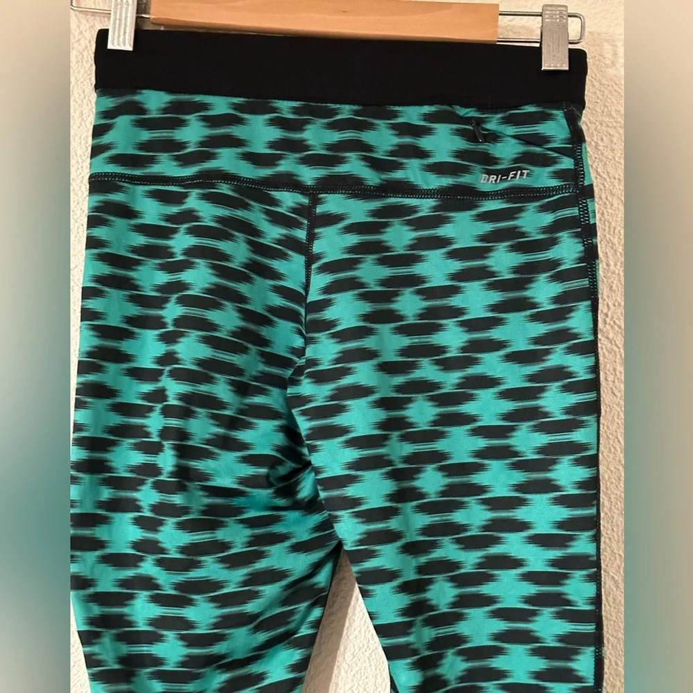 Nike Dri Fit Relay Athletic Crop Leggings Women Green/Black Size XS